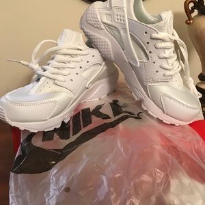 Women White Nike Huarache